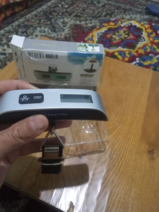 Весы электронный ручнойе новы до 50кг удобныйе для дома похазяйстве
