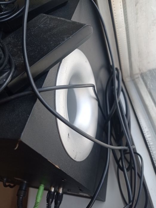Продам домашний сабвуфер Genius