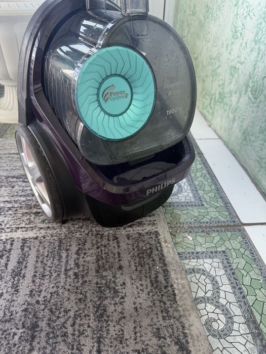 Продам пылесос Philips.