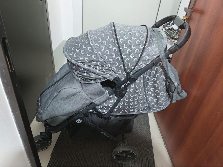 Продам коляску, очень легкая удобная