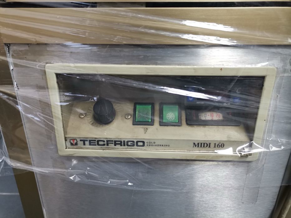 Продавам хладилна витрина Tecfrigo MIDI 160