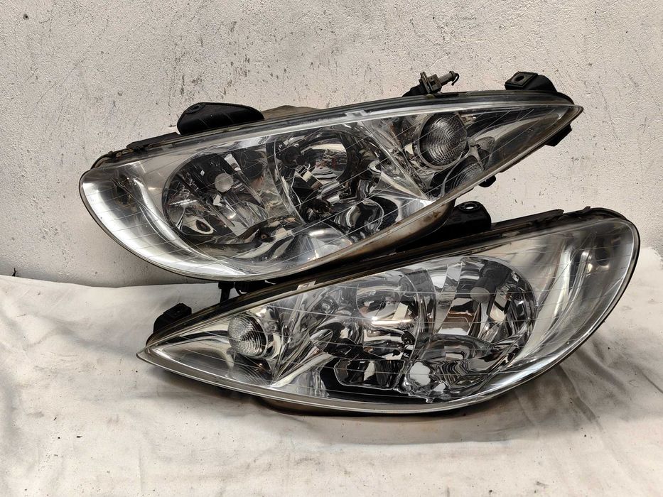 Оригинални фарове Пежо  Peugeot 206 Feis