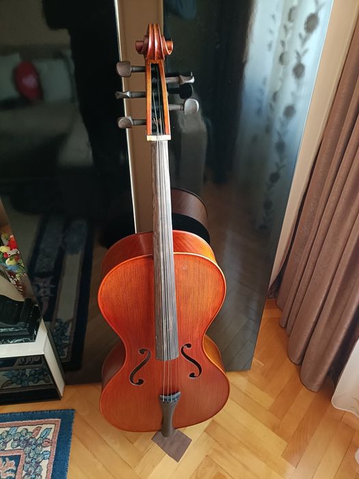 Vând   violoncel