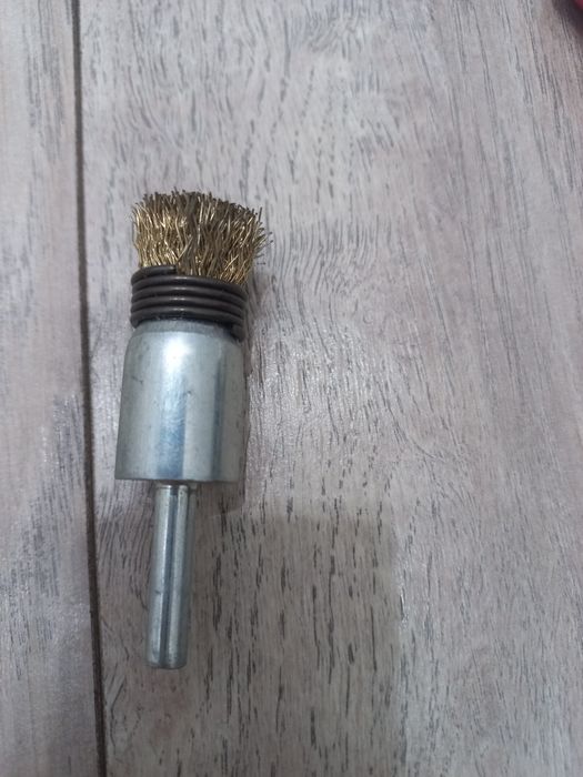 Продам металлический щётка!