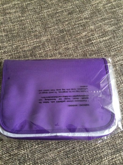 Продам дорожную косметичку ESCADA