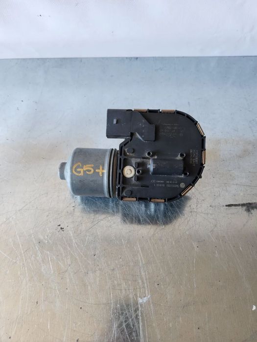 Motoras Stergator Stanga Vw Golf 5 Plus Cod 5MB - Dezmembrari Arad