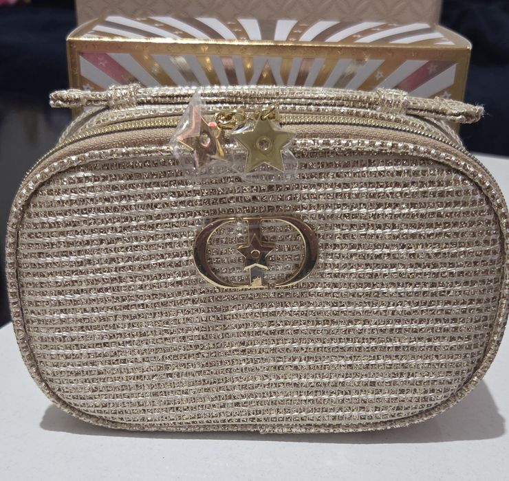 Dior capture totale limited edition сет с несесер Нов