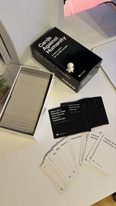 Joc de societate-Cards Against Humanity 600 Carti