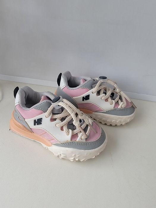 Продам детские кроссовки (22 р-р)