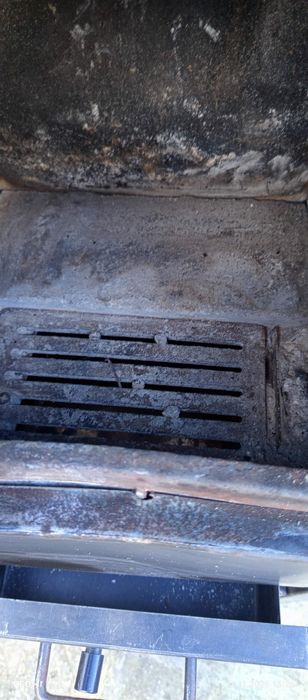 Soba pe lemne sau brichete