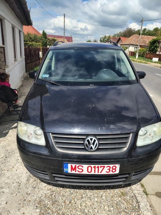 Vând Volkswagen Touran