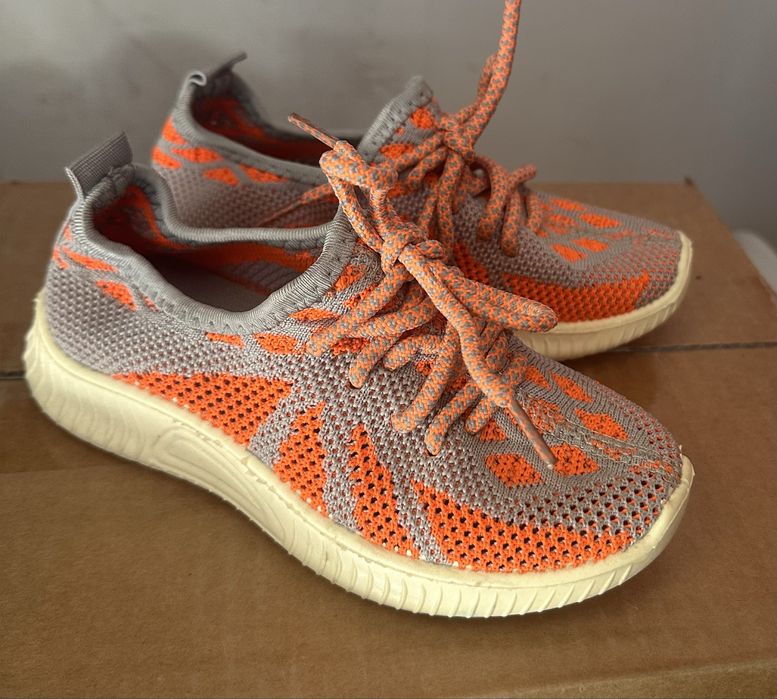 Кроссовки модные новые