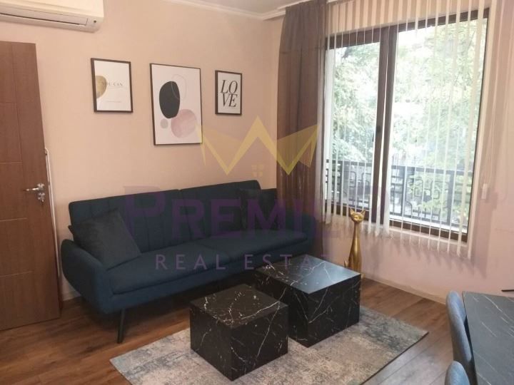 Дава се под наем Тристаен апартамент в Варна, Център - 70 кв.м за 800 € - Снимка #2