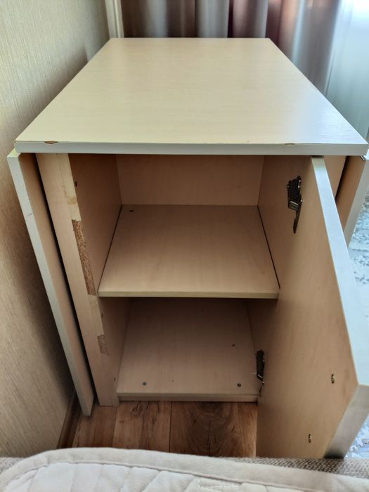 Стол книжка с полками внутри