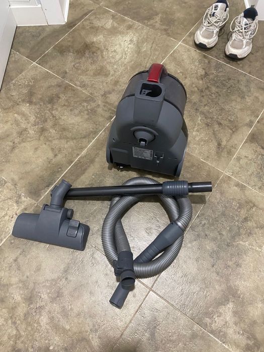 Пылесос LG VC5420NNTS красный