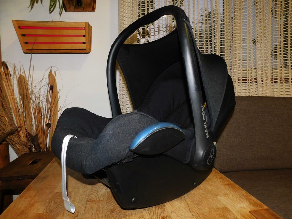 Scoica (scaun auto) cu parasolar Maxi Cosi grupa 0-13 kg