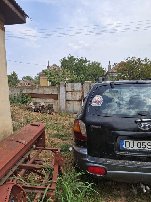 Vând pentru dezmebrari hyundai santa fe 1 2004 motor dizel 2l