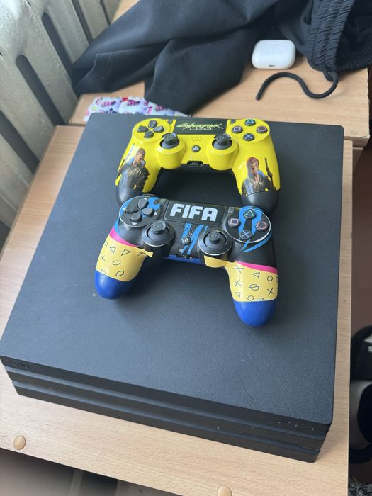 Продам ps 4 про