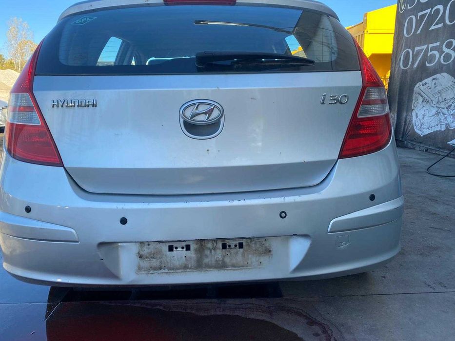 dezmembrez hyundai i30 cod motor g4fa/usa fata hyundai i30/hayon