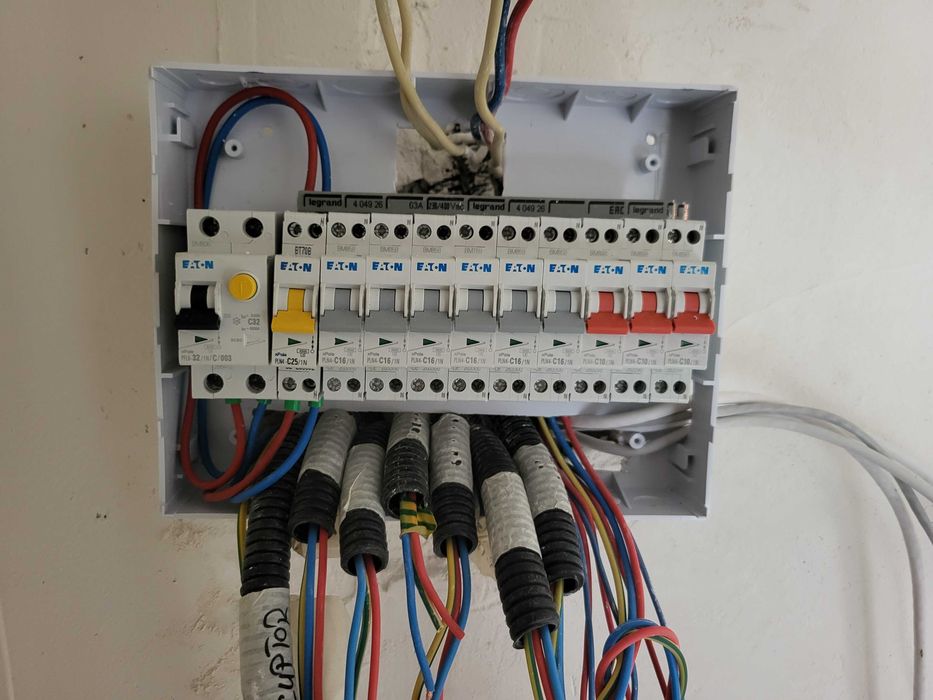 Finisaje, lucrari termice, sanitare si electrice, diverse instalari