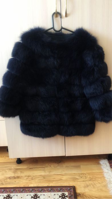 Темно-синяя шуба песцовая