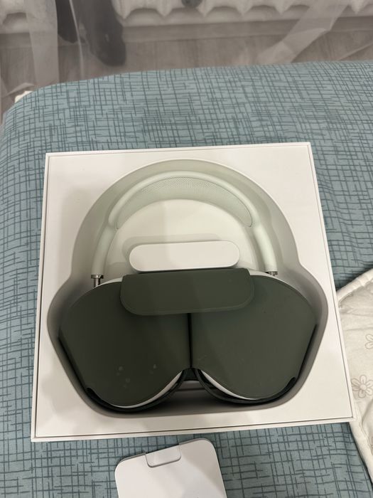 Air pods max green