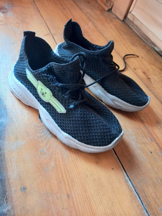 Продам детскую обувь