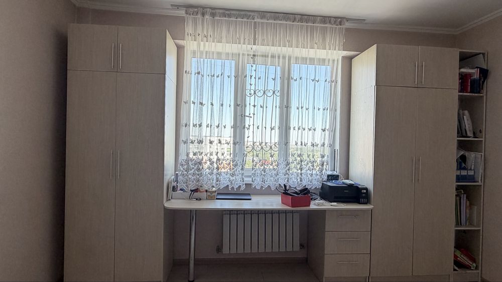 Продаю шкаф со столом