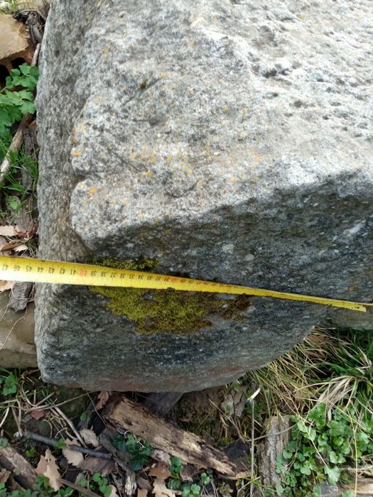 Камено корито от дялан камък