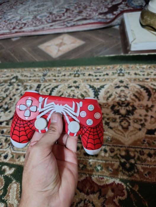 Продам игровую приставку ps4