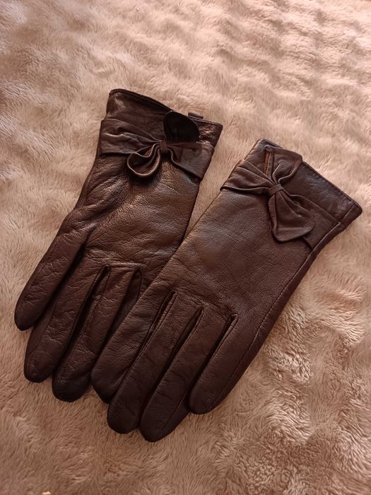 4 perechi manusi de piele