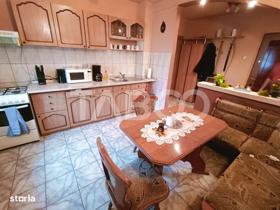 Apartament cu 3 camere 2 bai 63 mp utili etaj 1 in Sibiu zona Turnisor