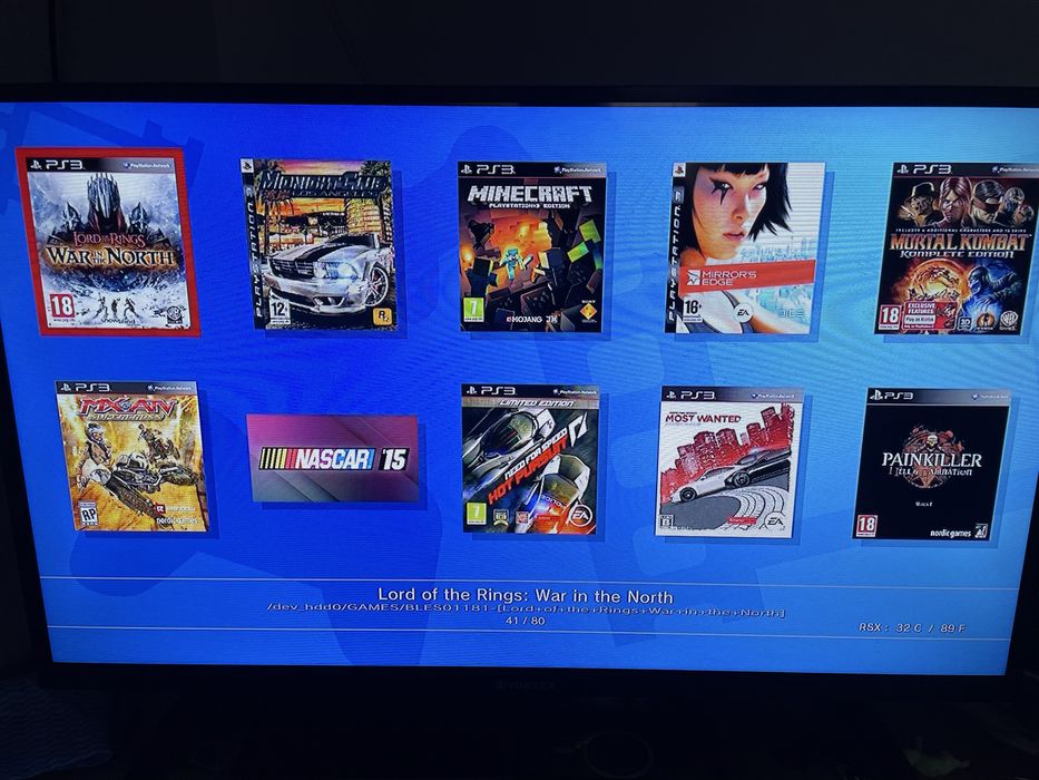 Vand ps 3 slim 80 de jocuri  nu are maneta