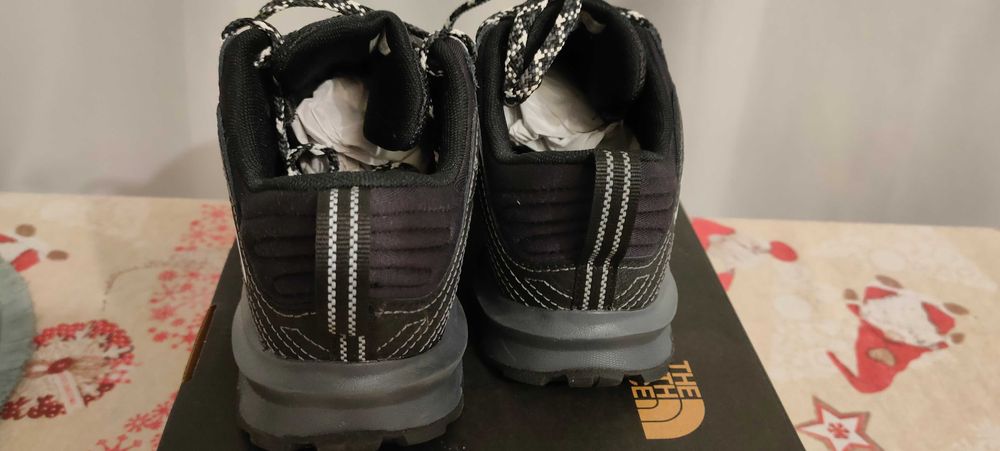 Маратонки The North Face