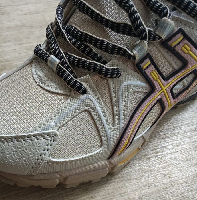 Кроссовки ASICS продам