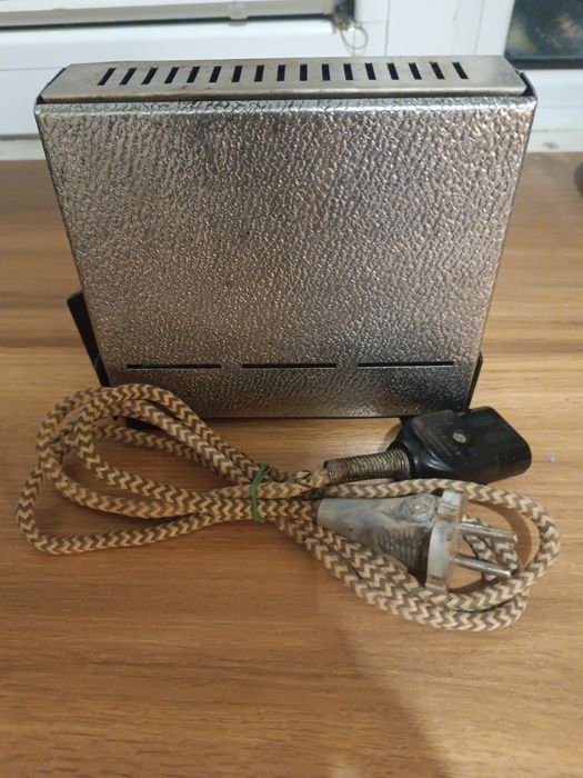 Ретро тостер от ГДР 400W с кабел 1.6м използван