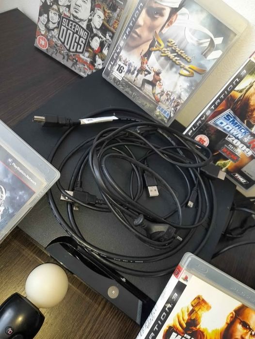 PlayStation 3 +5 jocuri + 2 controllere – pachet complet!