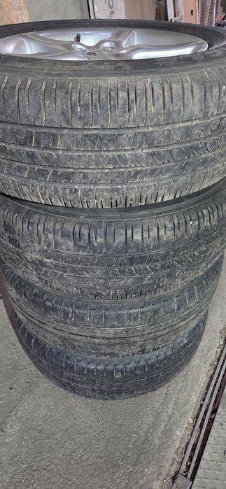 ХЮНДАЙ Джанти със гуми 235/65/17. 7,5J×17. ET35  5×115