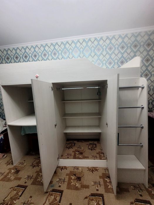 Шкаф совместно с кроватью