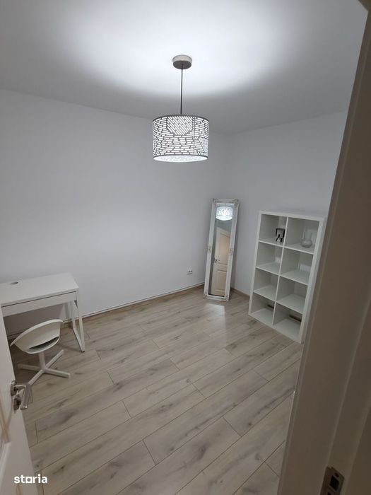 Apartament semidecomandat cu 3 camere si balcon - Podu Ros - 500EUR