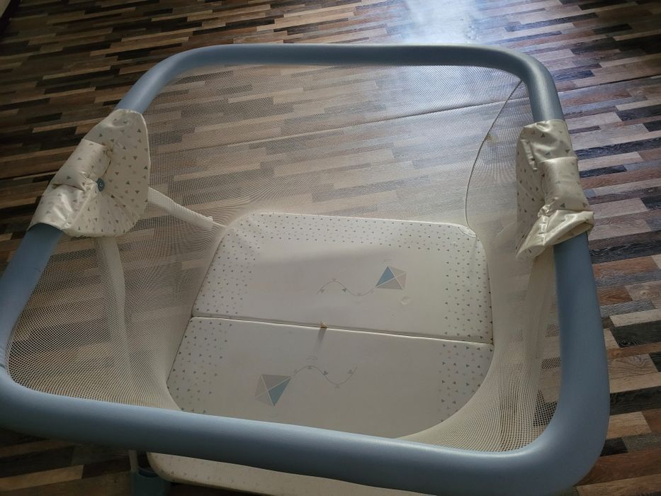 Продам манеж в хорошем состояние