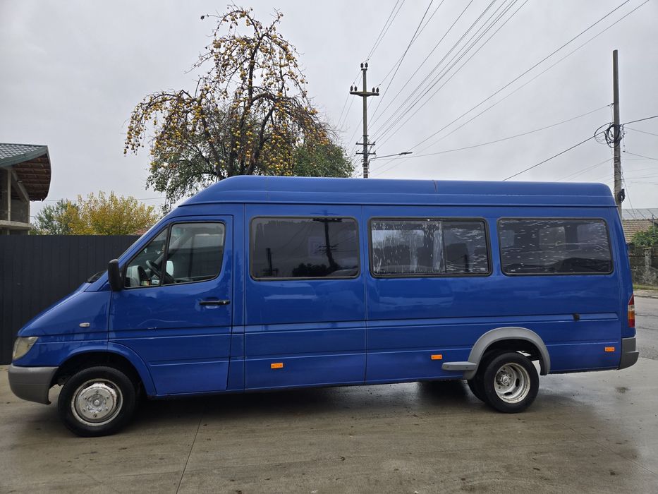 Vand microbuz sprinter 17 locuri