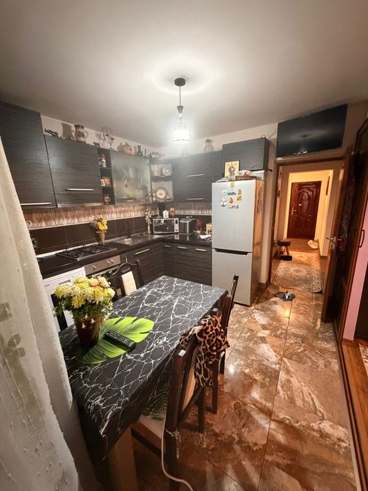 Închiriez apartament bucium