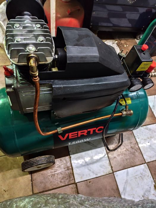 Продавам компресор 50 л. Верто с повреда