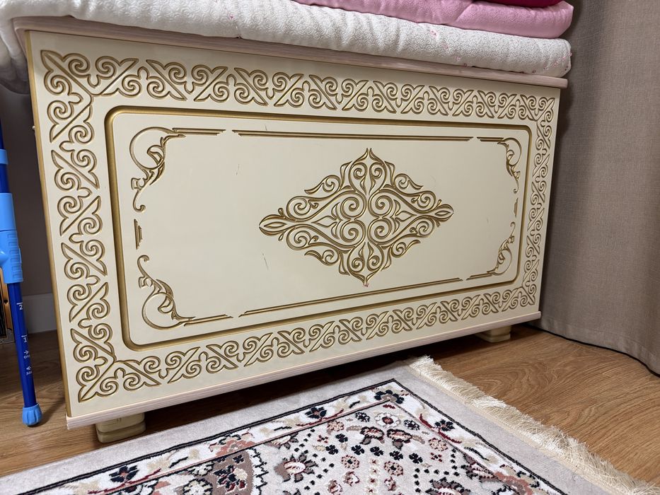 Сандық, өте жақсы жағдайда