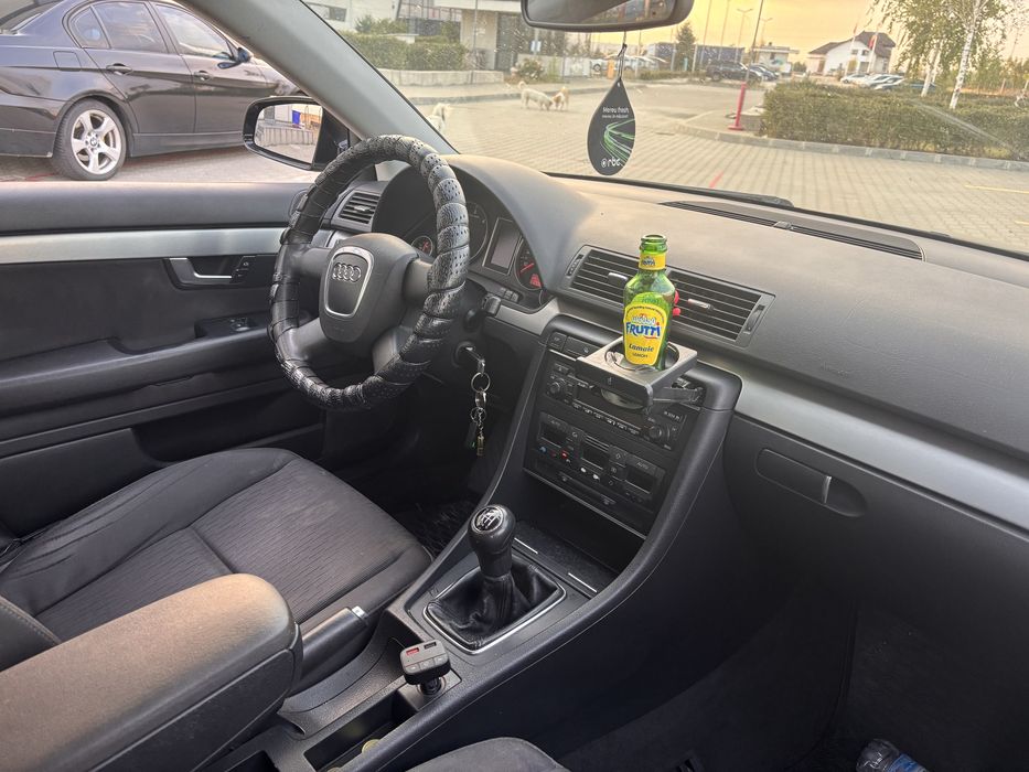 Vand Audi A4 b7 an  usor negociabil .