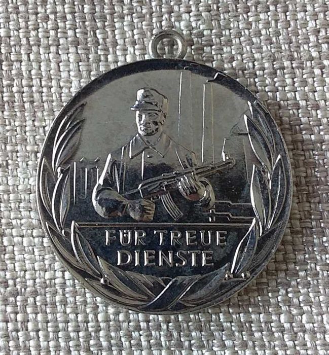 Медаль ГДР (Германия). 2-я степень. За отличную службу!