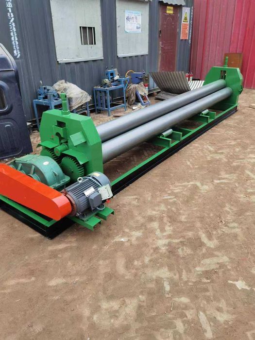 валцовка станоки 1300мм эни.  1.5 мм калинликача ишлов беради.  металл