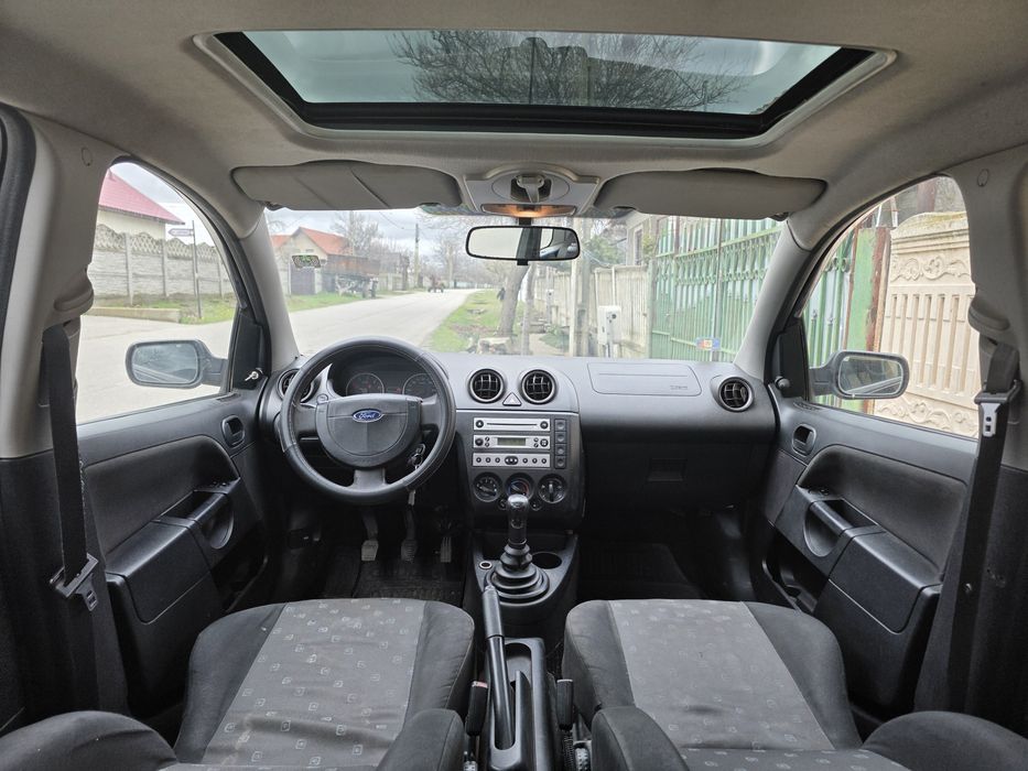 Vand Ford Fiesta, 4200 lei negociabil,