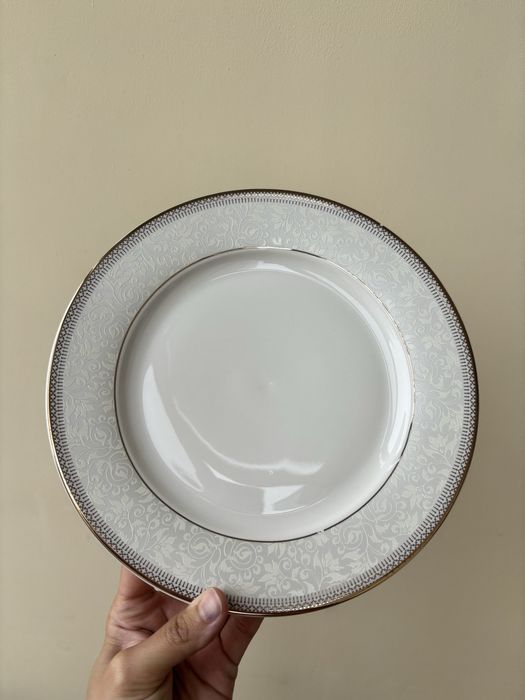 Продам набор посуды для гостей